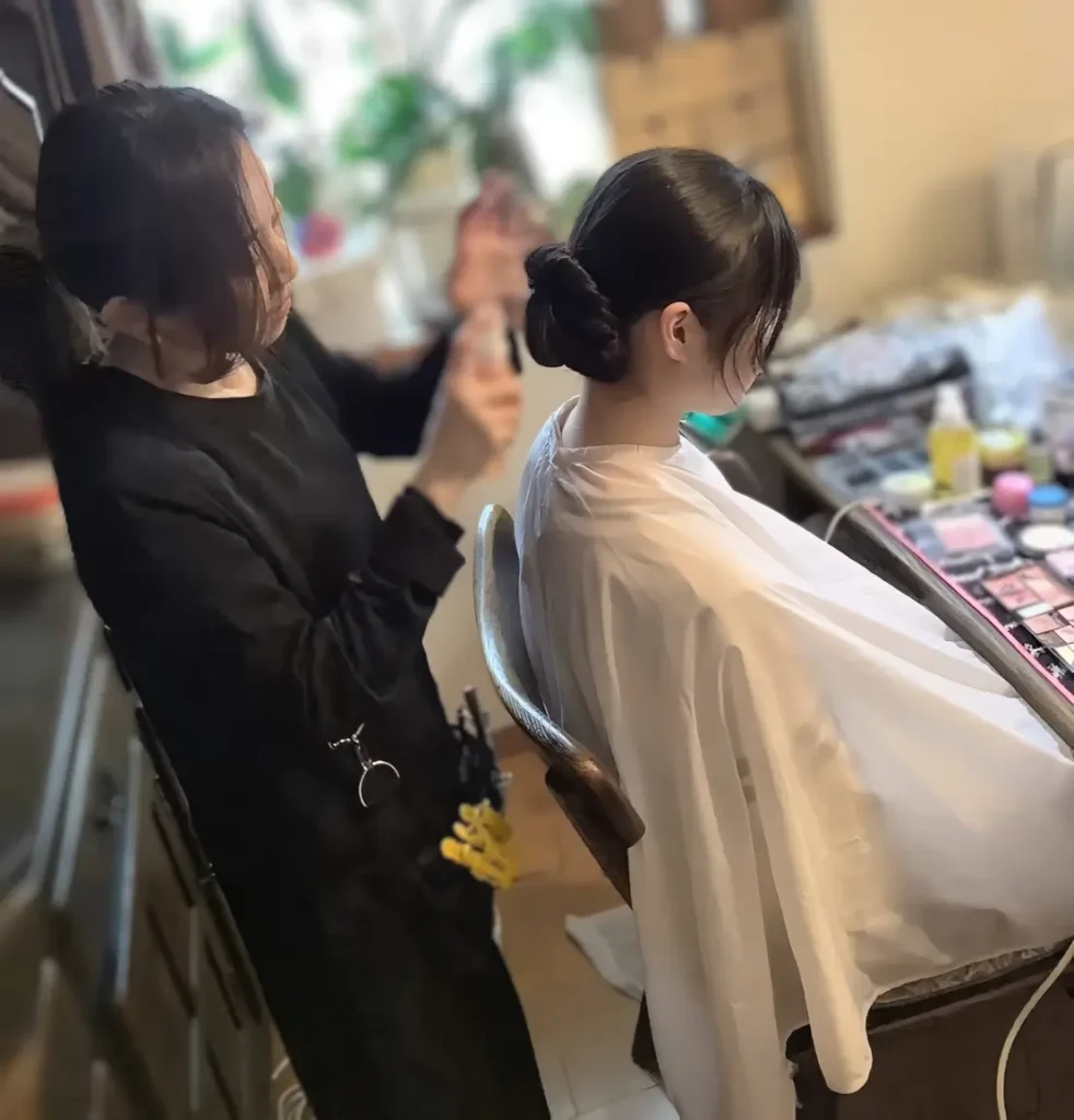 2026年ご自宅での卒業式用ヘアセットとメイク中の様子